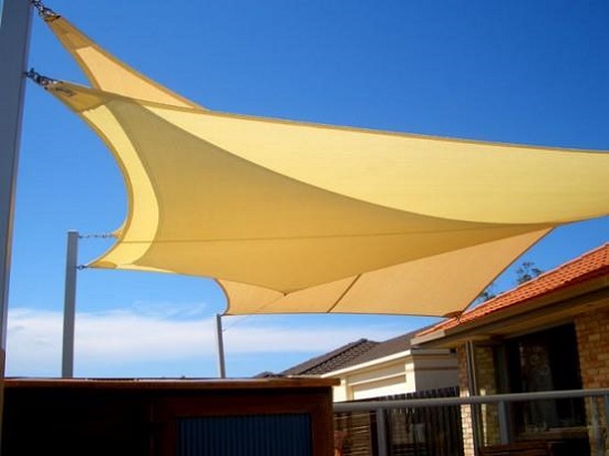 Dùng bạt che mái nhà thông minh trong mùa nắng