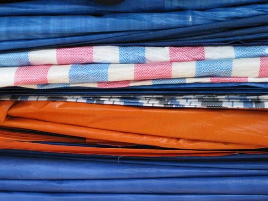 Nên chọn lựa vải bạt mái che từ chất liệu nào tốt nhất? 